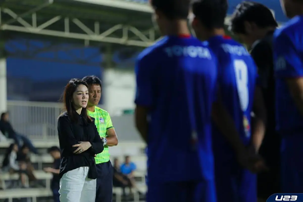 ภาพความน่ารัก และความสวย ความเก่ง ของเธอคนนี้ "มาดามเดียร์" วทันยา วงศ์โอภาสี อดีตผู้จัดการทีมชาติไทย รุ่นอายุไม่เกิน 23 ปี (เจอดี - คลิป)