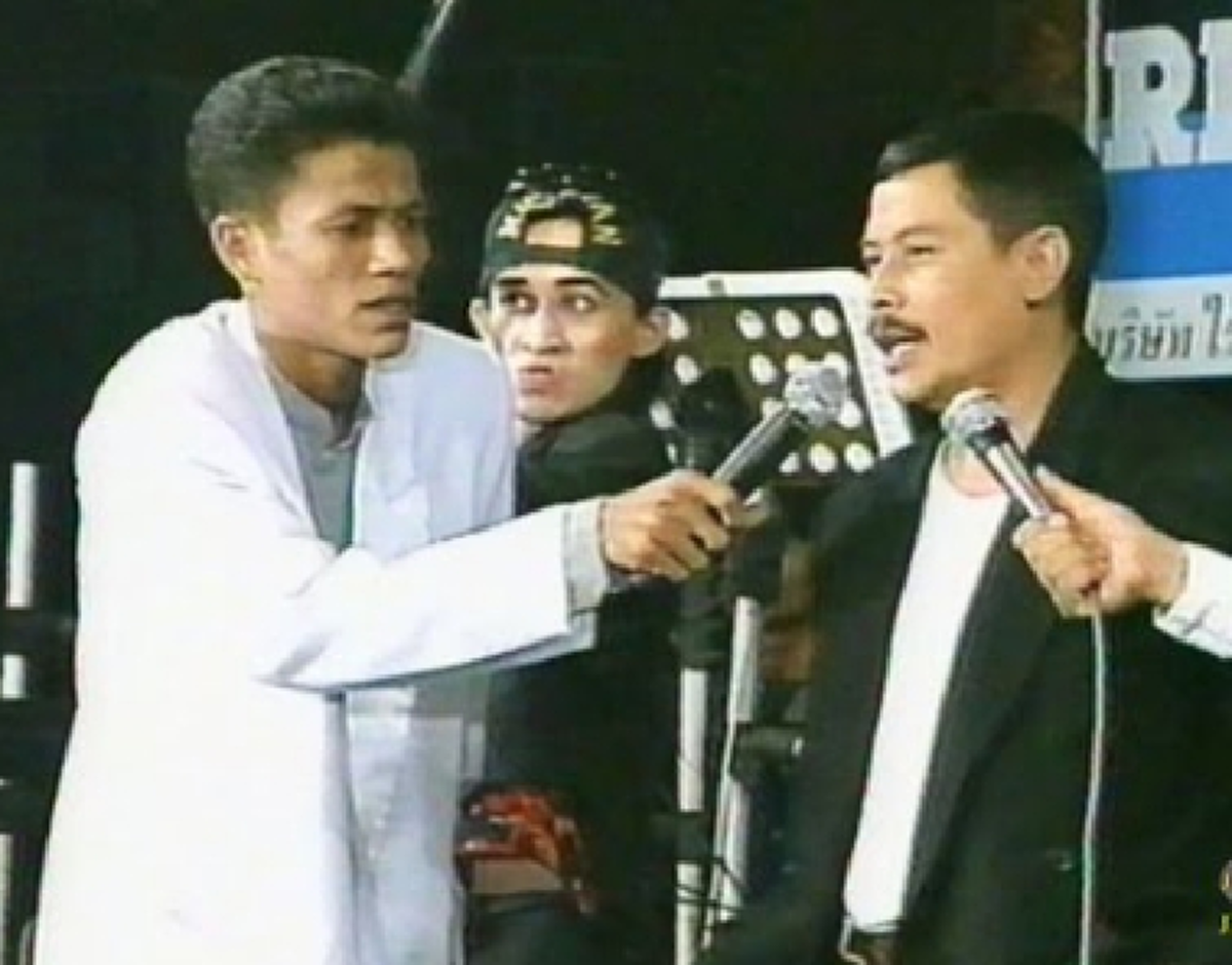 *ท้าสาบาน!!! ตลกชื่อดัง “โรเบิร์ต สายควัน” ชี้แจ้งประเด็นข่าว "ถูกตร.จับสารเสพติดคาผับดัง"!!! (รายละเอียด)