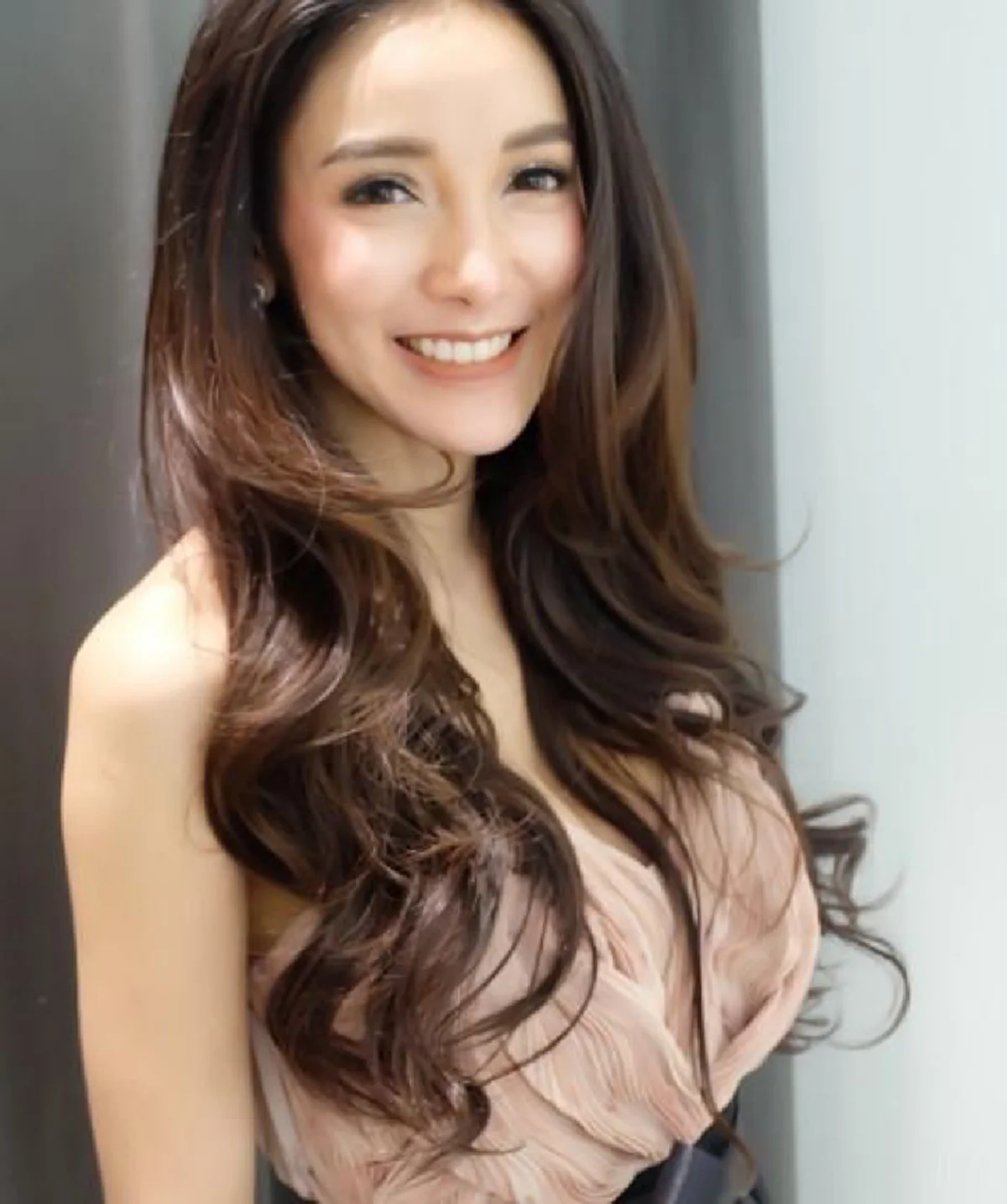 เปิด 10 เรื่องจริงของ "แพท ณปภา" นางเอกชื่อดัง ที่ชีวิตจริงยิ่งกว่าละครหลังข่าว !!