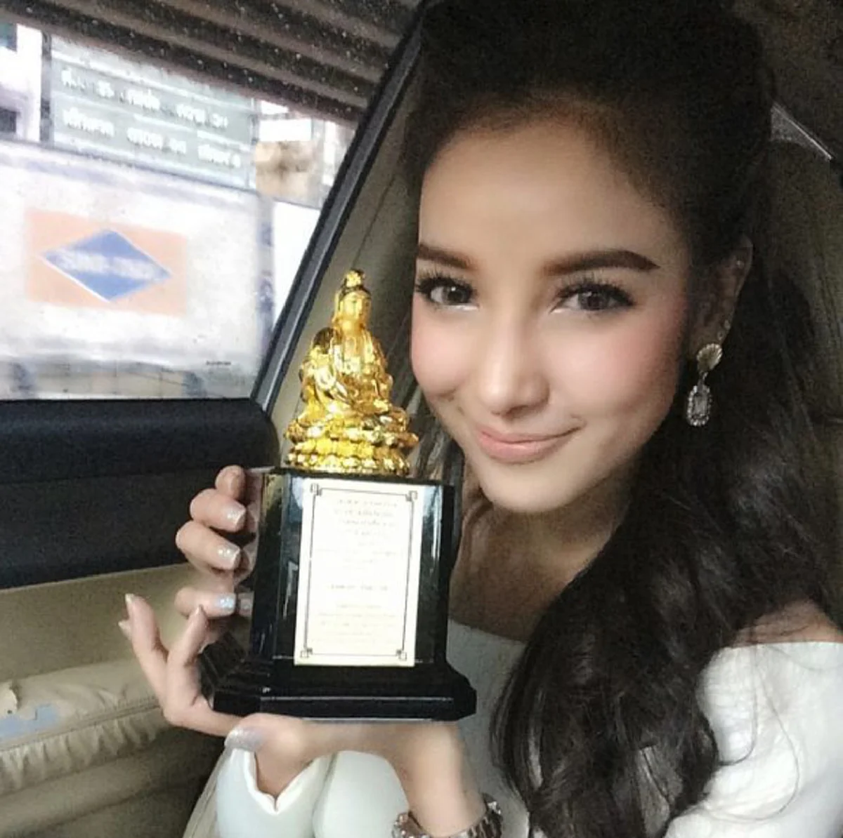 เปิด 10 เรื่องจริงของ "แพท ณปภา" นางเอกชื่อดัง ที่ชีวิตจริงยิ่งกว่าละครหลังข่าว !!