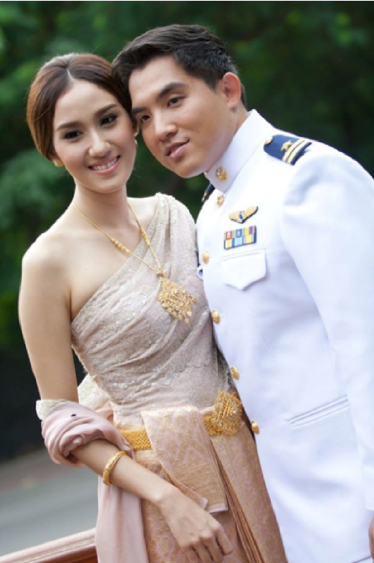 เปิดภาพ !! 8 งานแต่งงานของ "ดาราดัง" ที่ลอด "ซุ้มกระบี่" ฉลองสมรสอย่างยิ่งใหญ่ !!