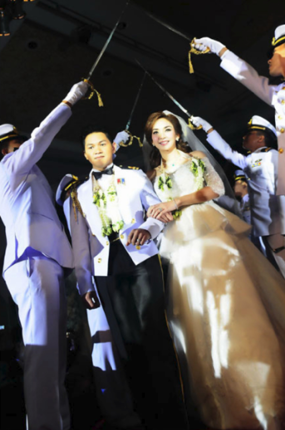 เปิดภาพ !! 8 งานแต่งงานของ "ดาราดัง" ที่ลอด "ซุ้มกระบี่" ฉลองสมรสอย่างยิ่งใหญ่ !!