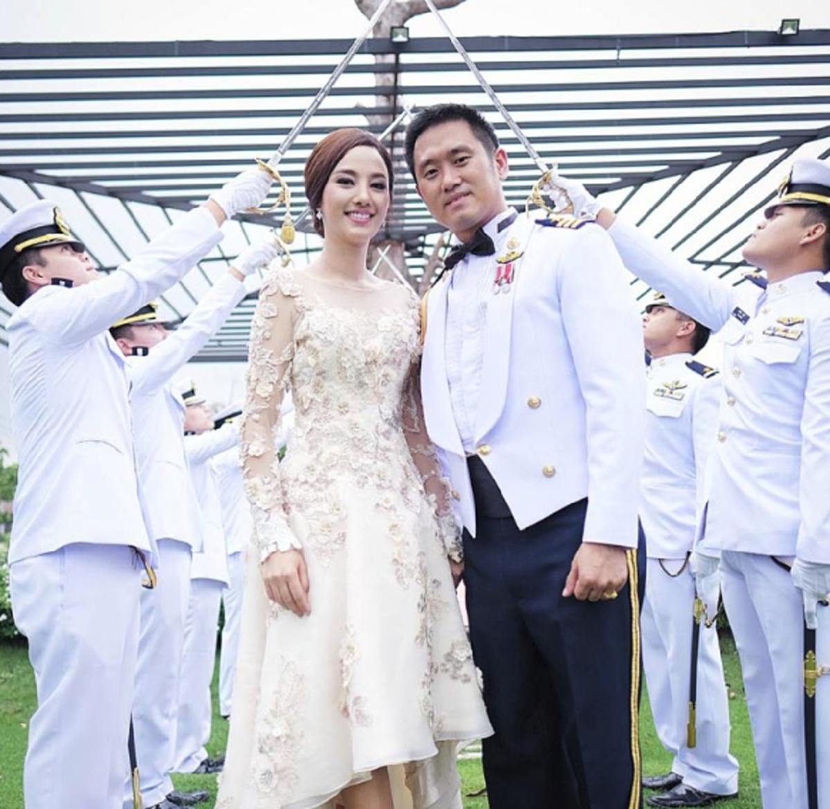 เปิดภาพ !! 8 งานแต่งงานของ "ดาราดัง" ที่ลอด "ซุ้มกระบี่" ฉลองสมรสอย่างยิ่งใหญ่ !!