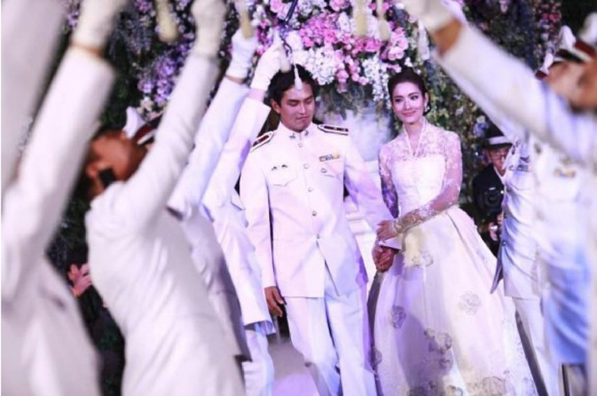 เปิดภาพ !! 8 งานแต่งงานของ "ดาราดัง" ที่ลอด "ซุ้มกระบี่" ฉลองสมรสอย่างยิ่งใหญ่ !!