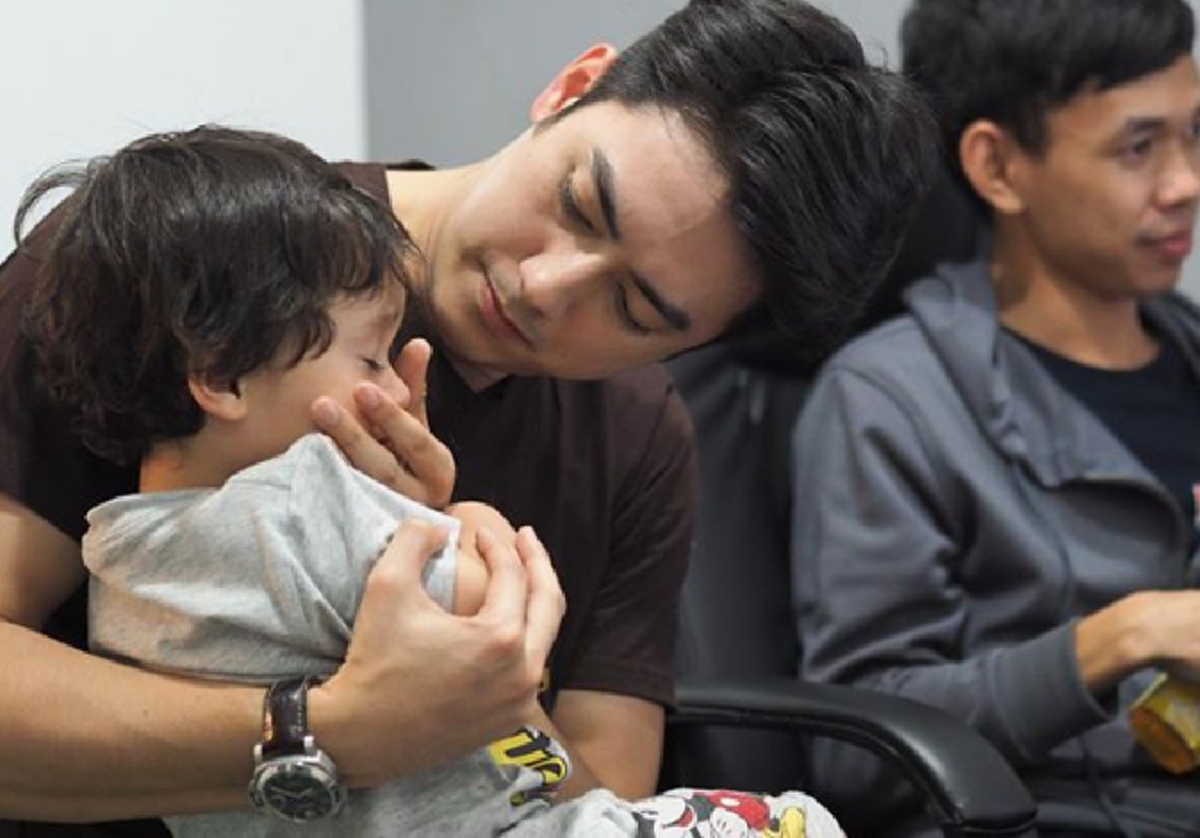*ส่องภาพ "ลูกชาย" พระเอกหนุ่ม "ฟิล์ม รัฐภูมิ" บอกเลยดีกรีความหล่อ ตามรอยพ่อชัดๆ!!! (ชมคลิป)