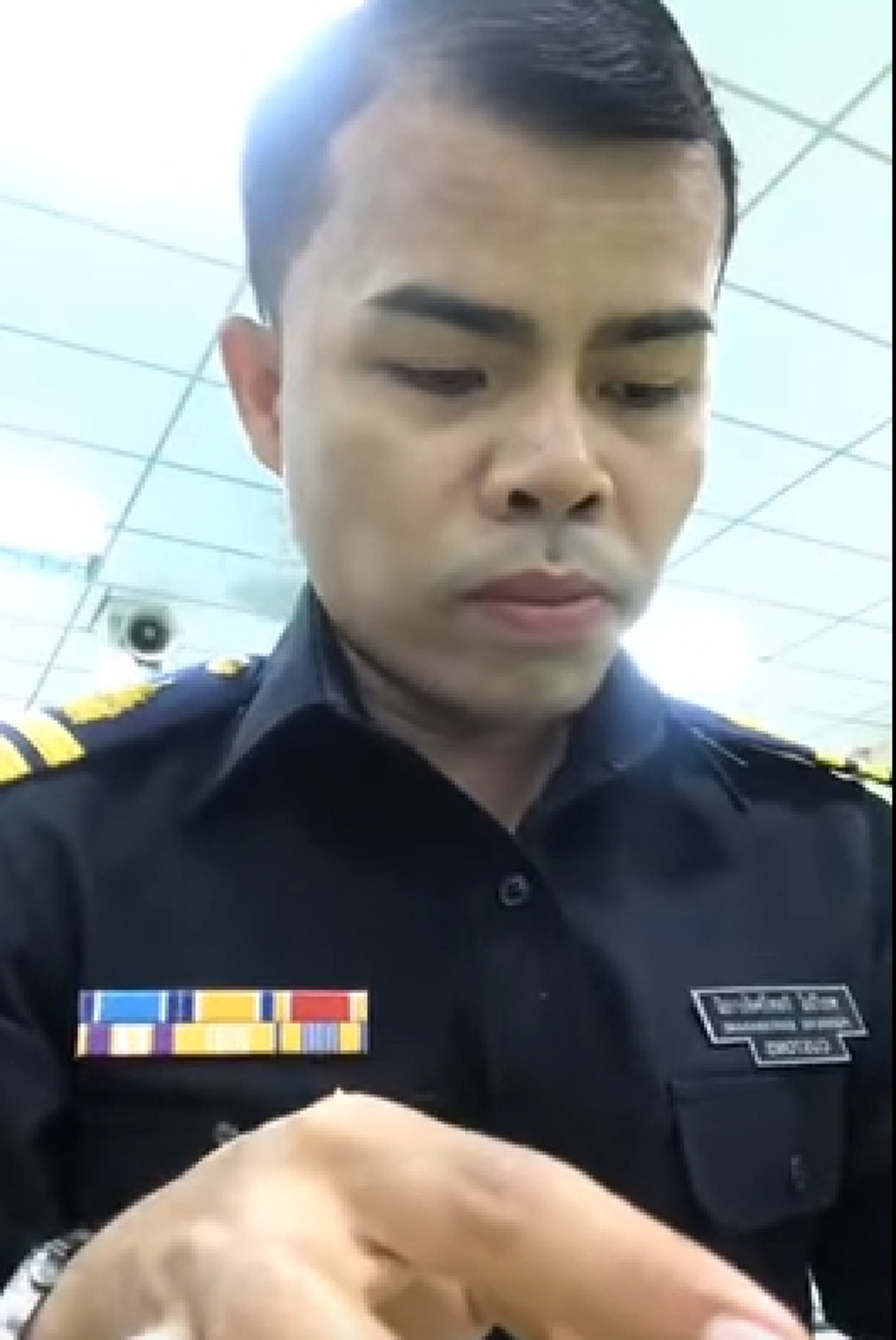 *สุดฮือฮา! เปิดภาพ "เจ๊ต๊อกแต๊ก" แม่ค้าส้มตำชื่อดัง ในชุดทำงาน "ข้าราชการ" (ชมคลิป)