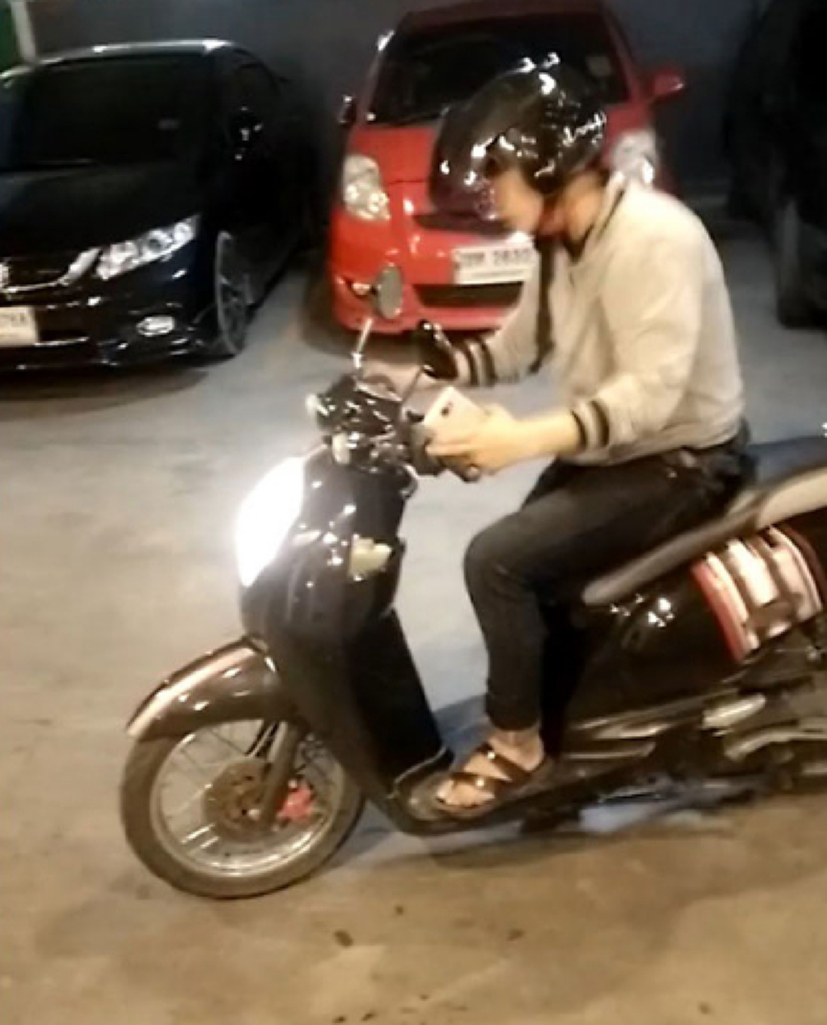 สาวชุดดำ
