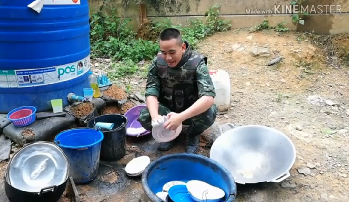 เขาทำยังไงกัน? เผยคลิป "ทหารชายแดน" บอกรักแม่ (คลิป)