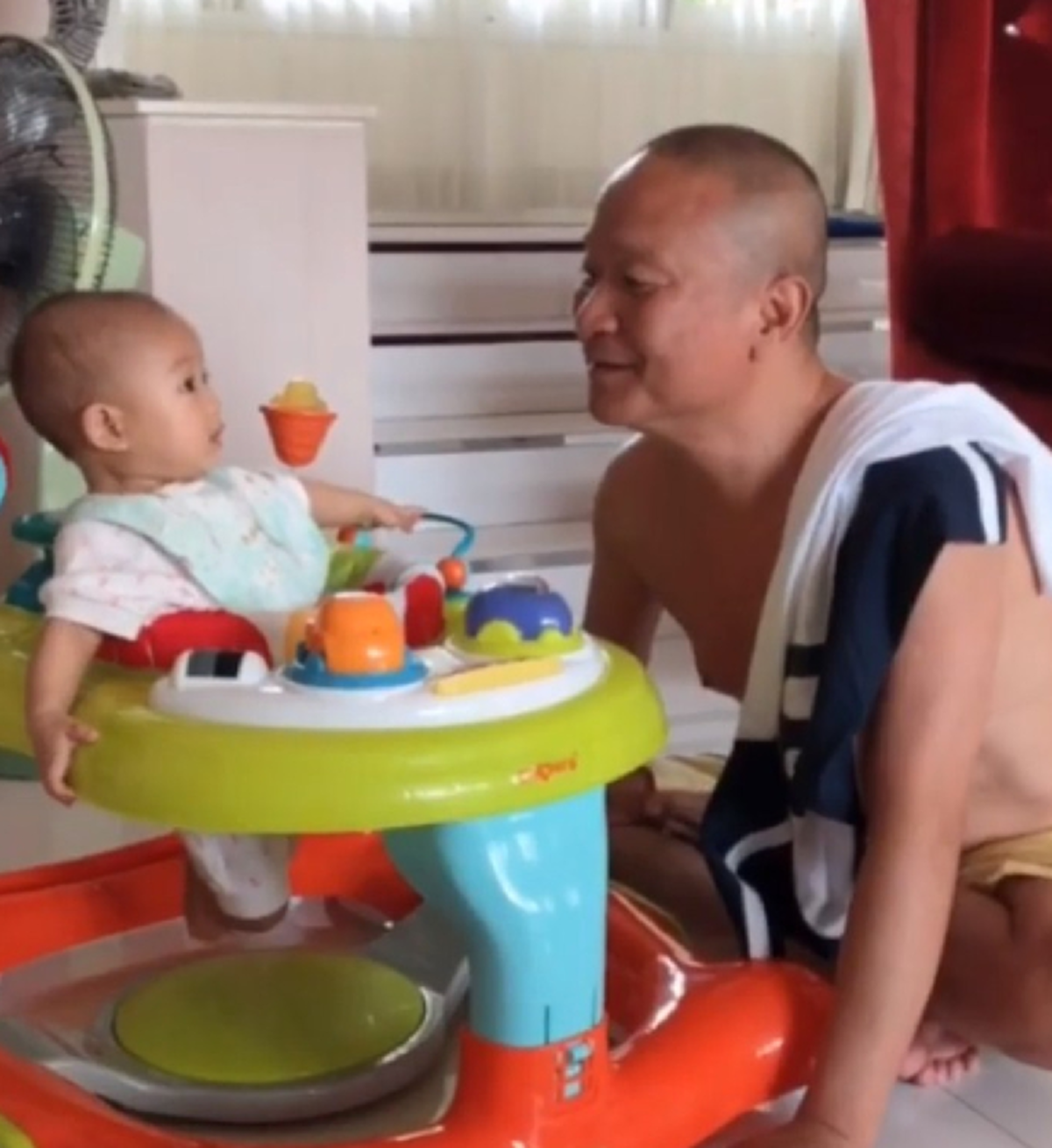 หนูกลัวอะไรลูก! มาดูปฏิกริยาสายฮา เมื่อ ตาหม่ำ อยากหอม น้องนาฬิกา ใจจะขาด