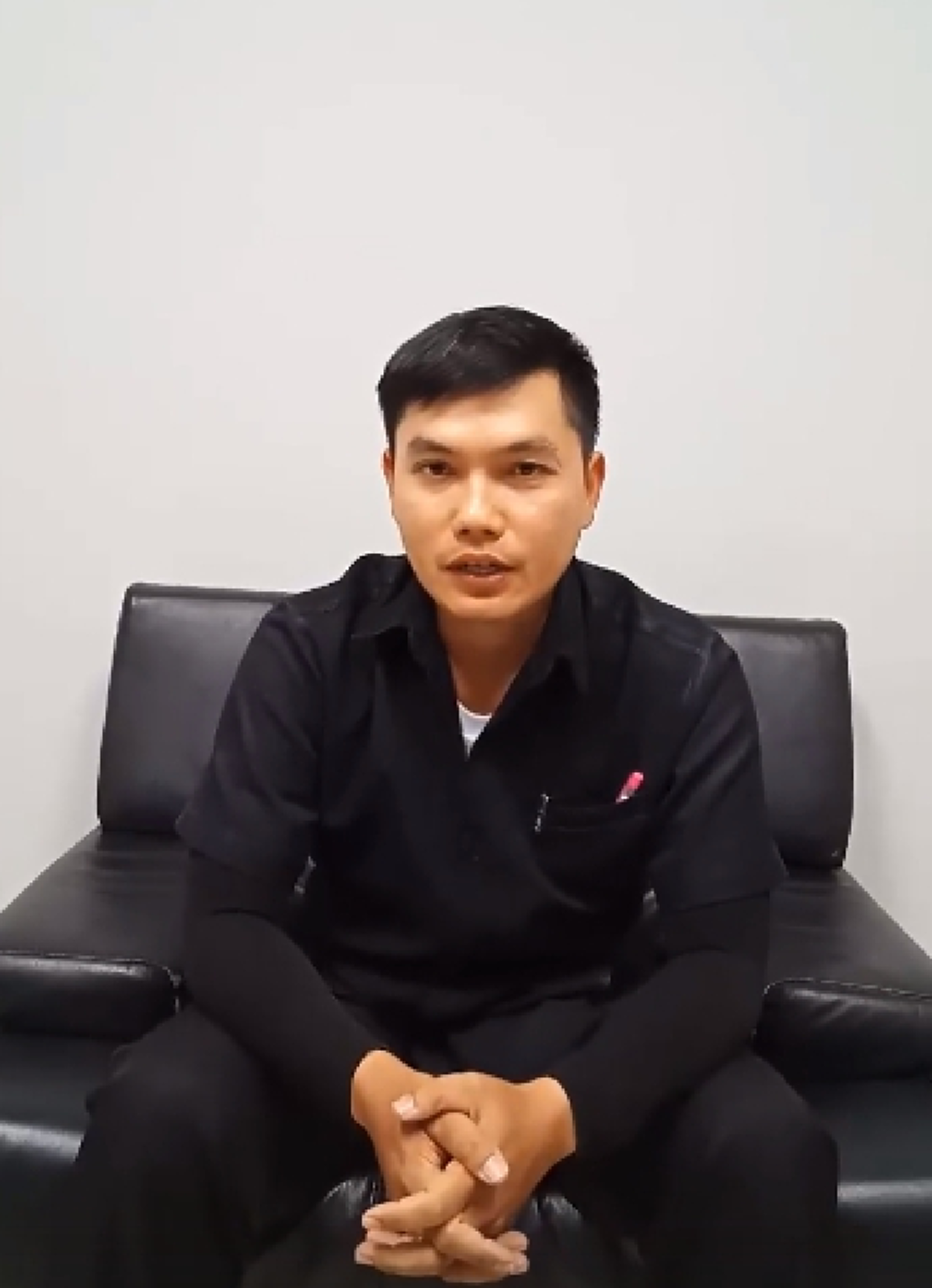 ชัดแล้วสาวทอมเอาทนายขู่รปภ.พูดขอโทษ ขวางจอดรถช่องผู้พิการคนสูงอายุ โซเชียลฮึ่มไม่ยอมให้โดนรังแก