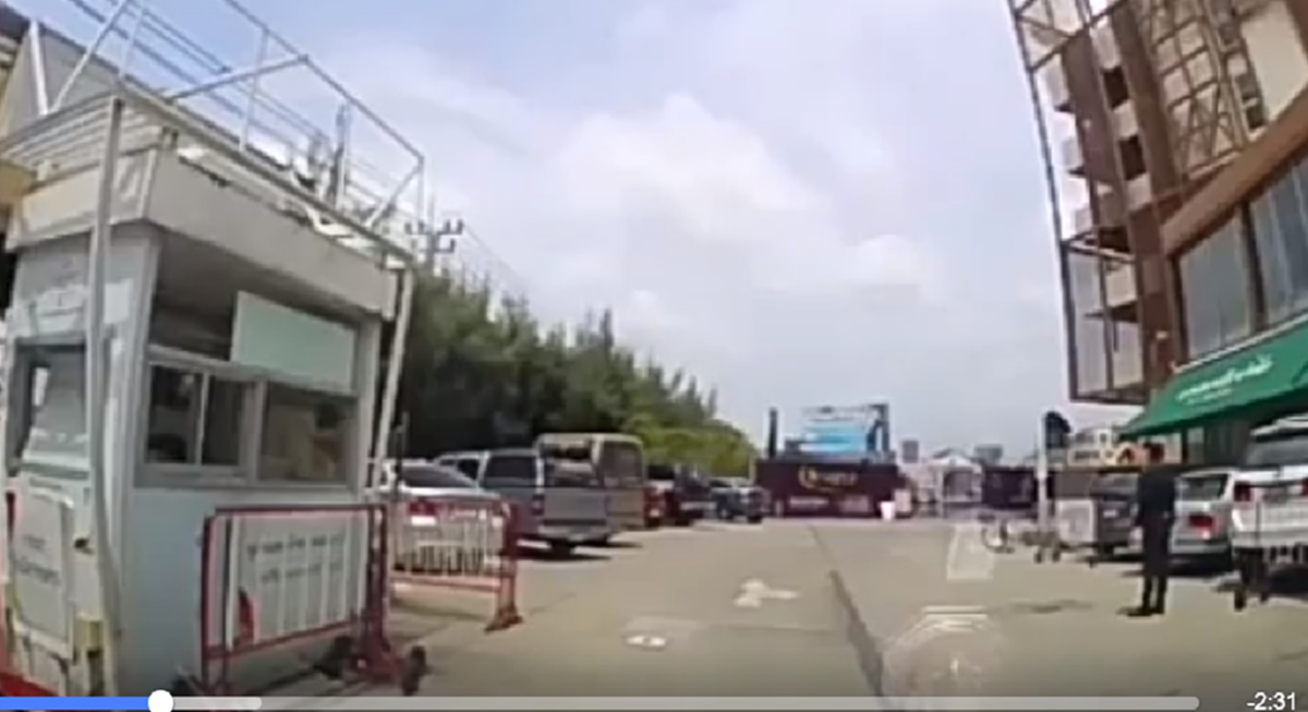 โซเชียลตอกหนัก"สาวทอม"ปล่อยคลิป อ้างโดนรปภ.ขวางจอดรถเพราะ"เงิน" แฉช็อตต่อช็อตตัดต่อโกหกไม่เนียน