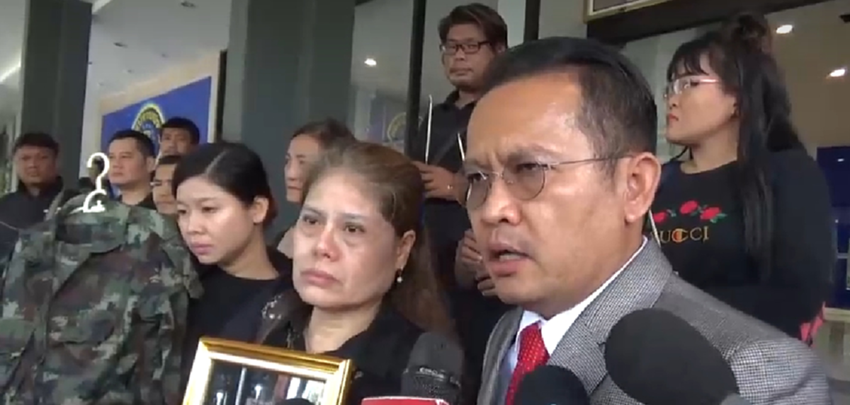 ฉาวอีกแล้ว แม่โร่ร้องกองปราบคดีไม่คืบ ลูกชายวิวาททหารเกณฑ์โดนแทงเสียชีวิต