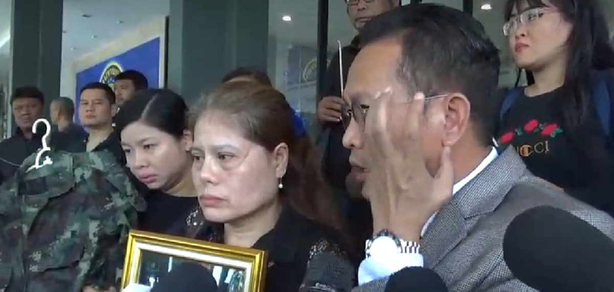 ฉาวอีกแล้ว แม่โร่ร้องกองปราบคดีไม่คืบ ลูกชายวิวาททหารเกณฑ์โดนแทงเสียชีวิต