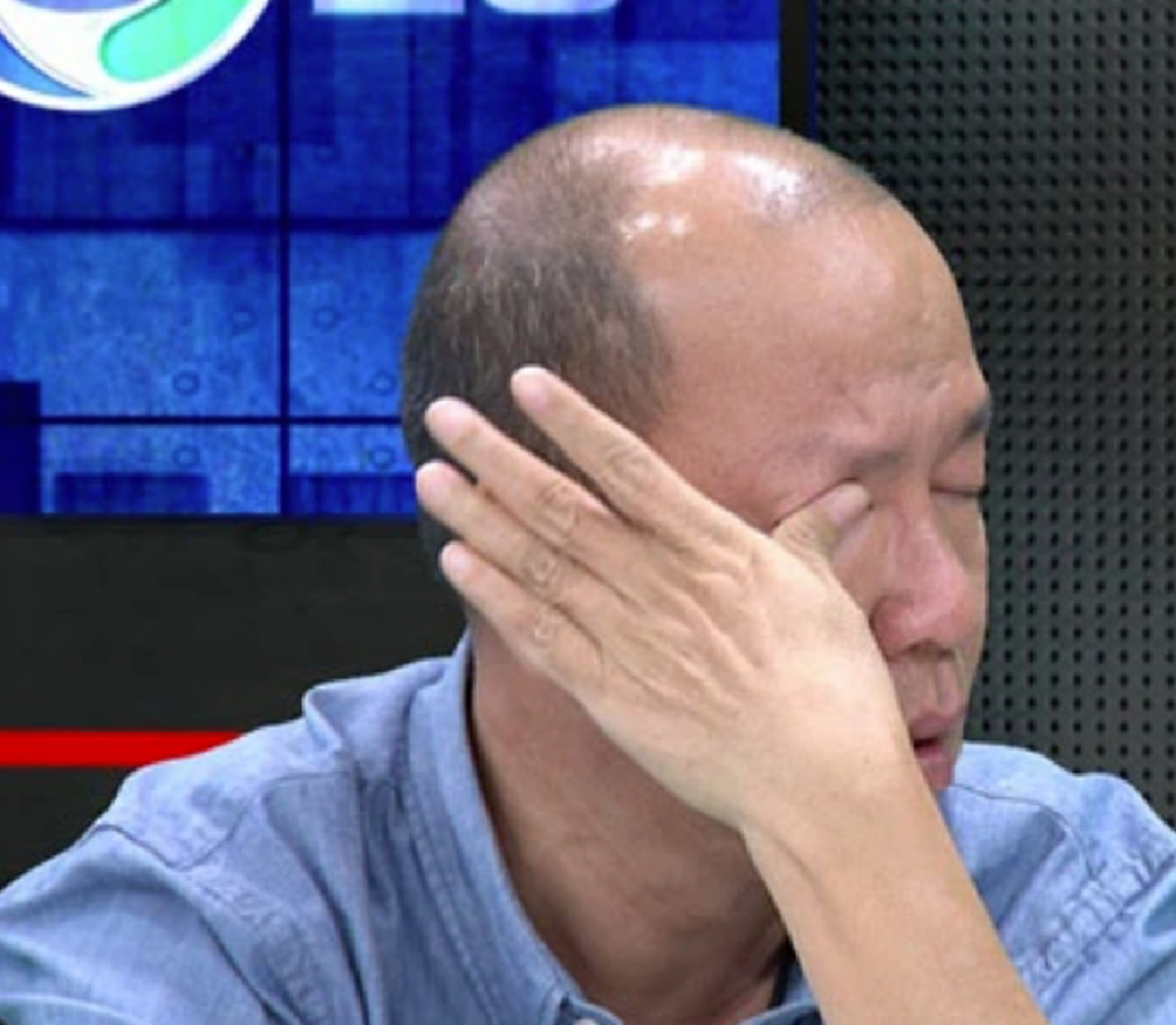 "ทนายตั้ม" มรสุมถล่มหนัก "อัจฉริยะ" รัวเป็นชุดพวกเล่นละคร ล่าสุด "ทนายเดชา" เตือนรูปหล่อต้องระวัง