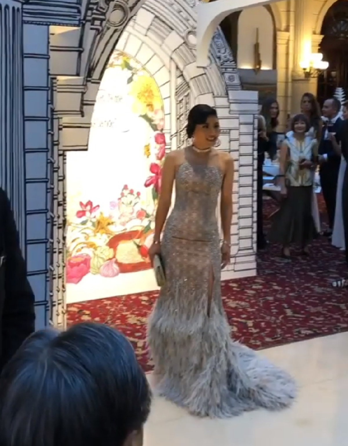 ทรงพระสิริโฉมงดงาม "พระองค์หญิงสิริวัณณวรีฯ" ฉลองพระองค์ผ้าไหมมัดหมี่ แบรนด์พระองค์เอง ร่วมงานระดับโลก