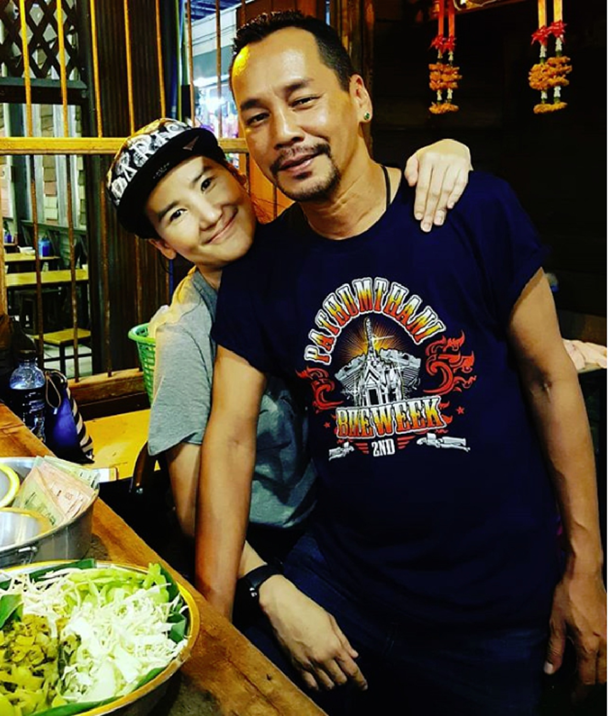 น้องเมียแฉยับ คอมเม้นต์เดือดรูป"เท่ง"พาสาวปีนกำแพง !