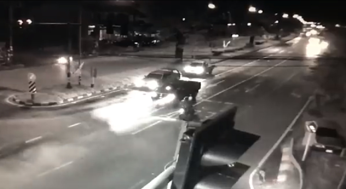 เพจดาร์คเปิดคลิปโต้เดือด"โจ้ สปอตไลท์" จับผิดตร.อ้างโยนปืนเหยื่อตร.ภูเก็ตวิสามัญทิ้งเจตนาบิดคดี