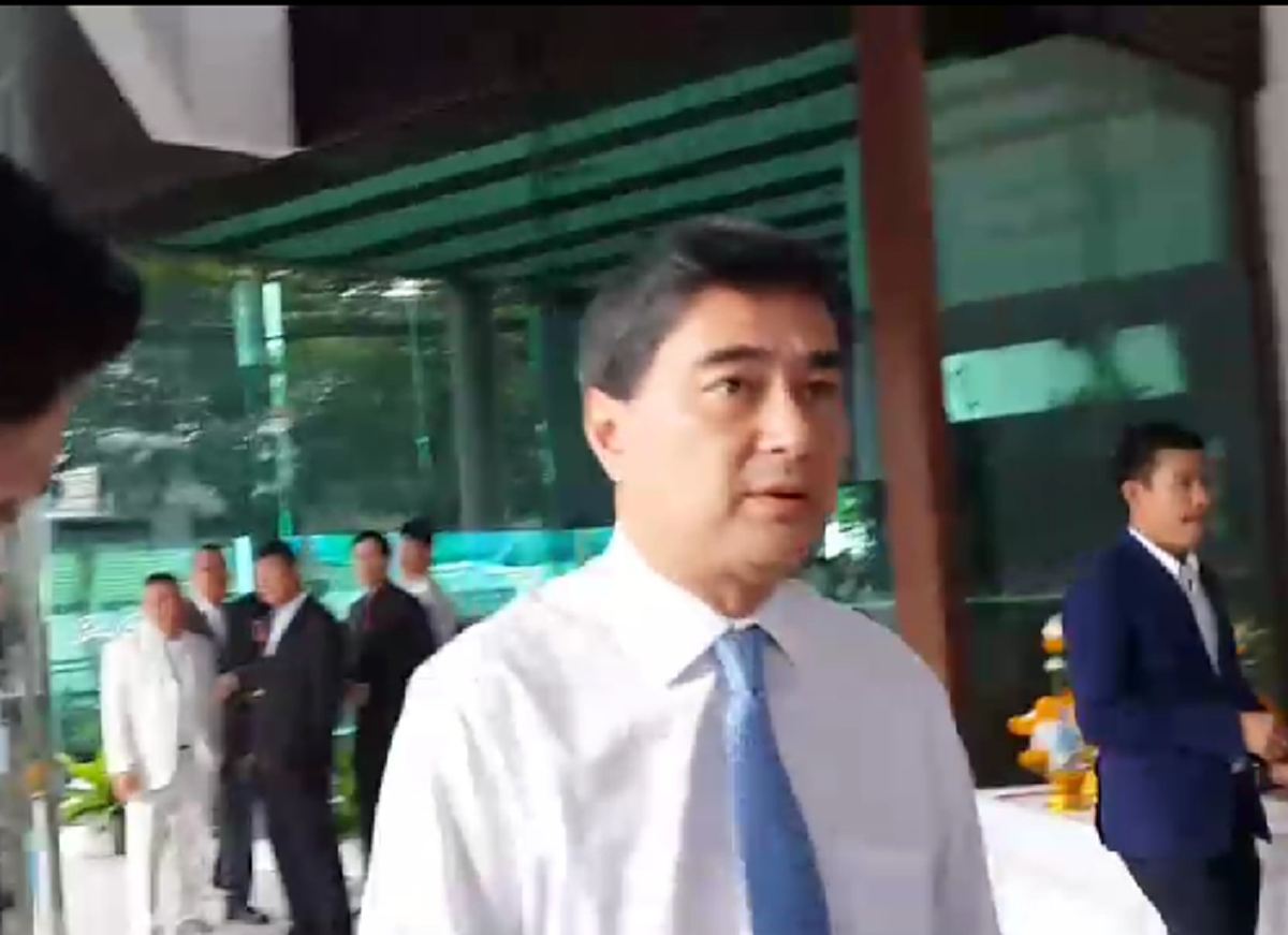 จับตา ท่าที"อภิสิทธิ์" อุบไต๋ รวม-ไม่ พรรคหนุน"บิ๊กตู่"