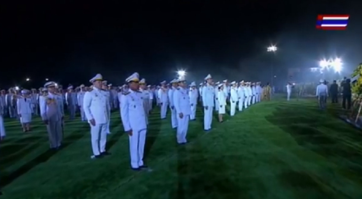 สว่างไสว ทั่วท้องสนามหลวง“นายกฯ” นำคนไทยจุดเทียนน้อมรำลึกพระมหากรุณาธิคุณ ในหลวง ร.9