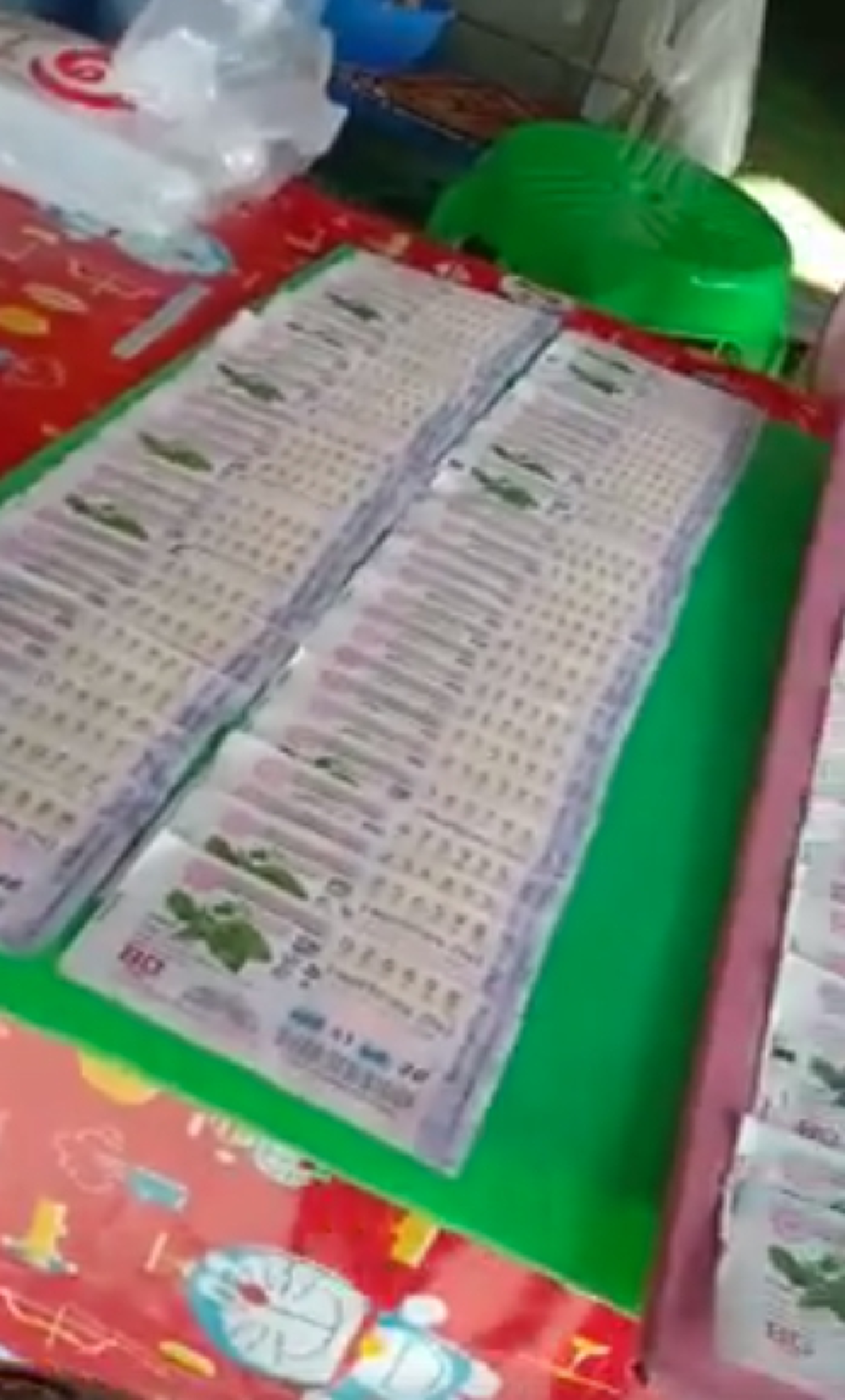 บังคับไปไหม? หนุ่มงงซื้อลอตเตอรี่แม่ค้าไม่ยอมขาย บอกอยากได้เลขสวยต้องทำตามโปร