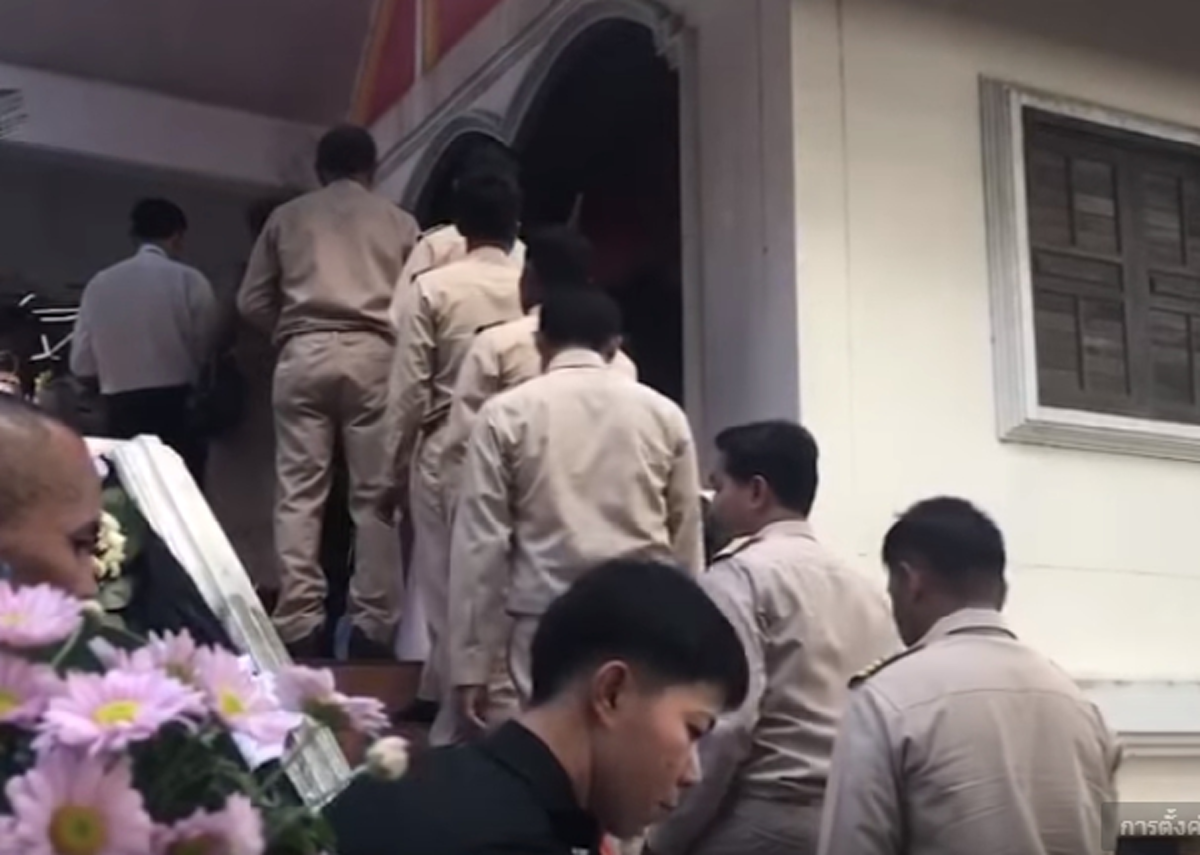 สุดอาลัยเทวดาตัวน้อย! เผาแล้วศพ “น้องชาร์ป” เหยื่อขี้ยากราดยิง เพื่อนๆร้องเพลงส่ง เสียงร่ำไห้ระงม! (คลิป)