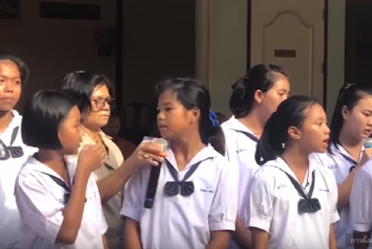 สุดอาลัยเทวดาตัวน้อย! เผาแล้วศพ “น้องชาร์ป” เหยื่อขี้ยากราดยิง เพื่อนๆร้องเพลงส่ง เสียงร่ำไห้ระงม! (คลิป)