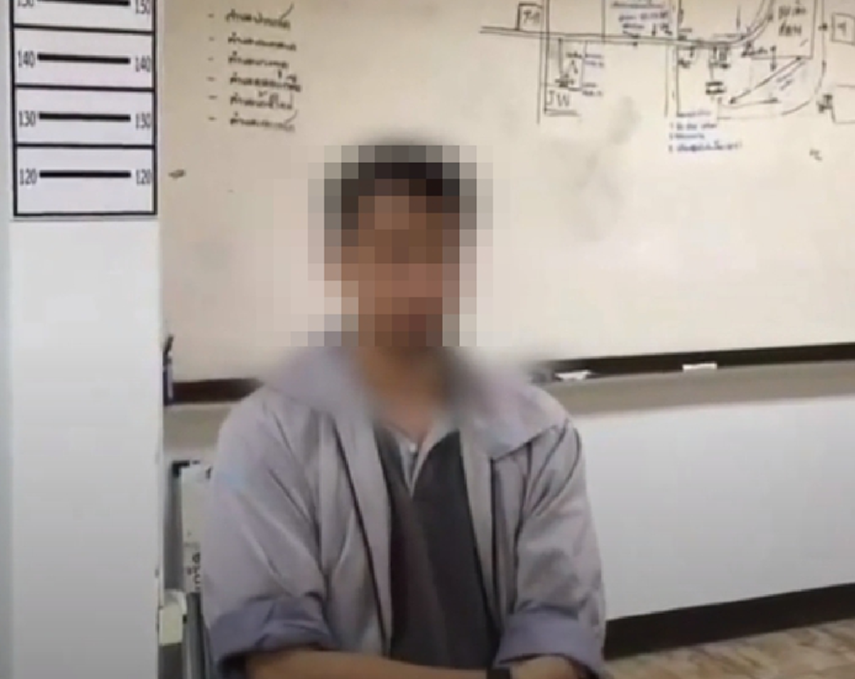 จับคาหนังคาเขา ผู้ปกครองหื่นติดกล้องมือถือในรองเท้า แอบถ่ายใต้กระโปรงนร.หญิง