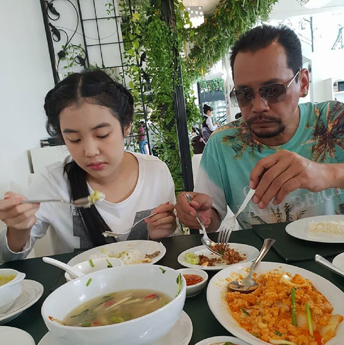 โหงวเฮ้ง ลูกชาย เท่ง เถิดเทิง บอกพ่อไม่ว่างมาเจอแต่โทรอวยพรวันเกิด