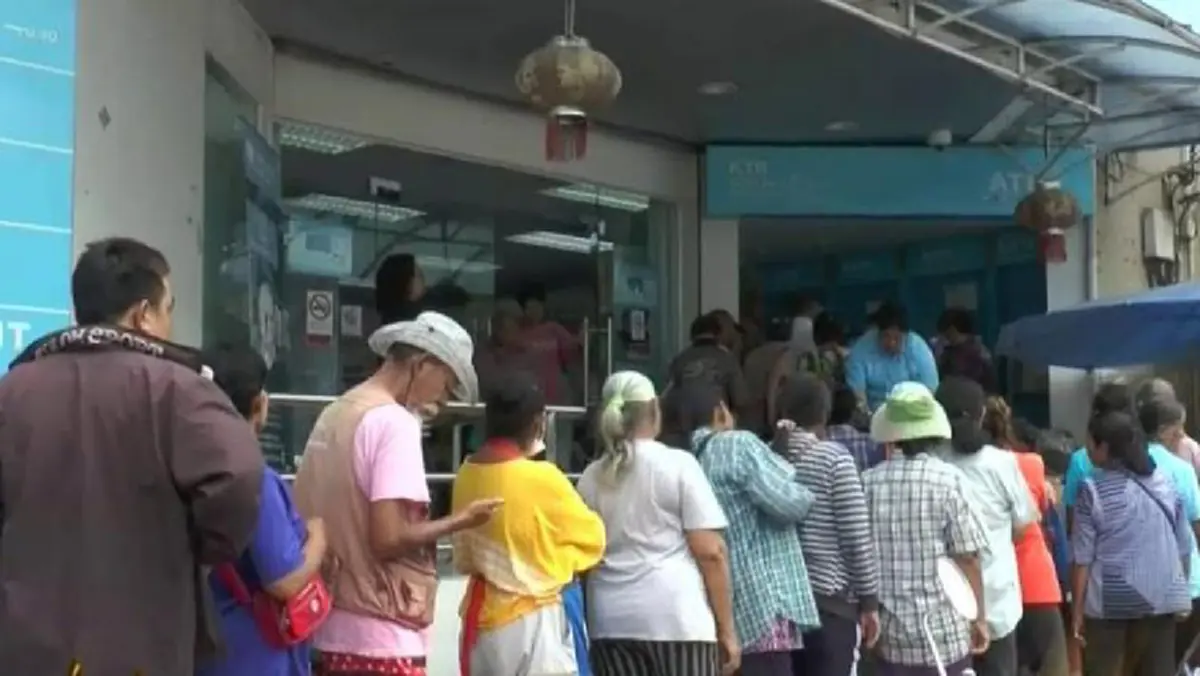 รัฐฯแจก  "บัตรคนจน" ต่อไม่รอแล้วนะ เพิ่มเติมอีก 3 ล้านใบ พร้อมสิทธิประโยชน์มากมาย