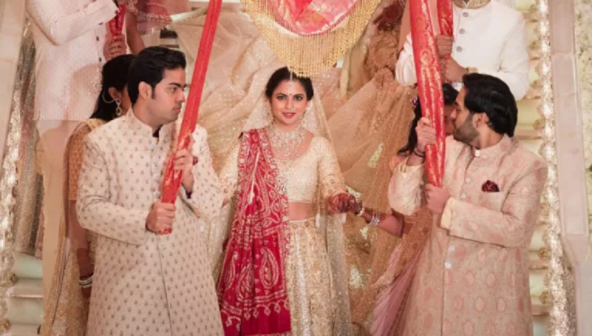 "อานันต์-อิซา" บุตรธิดามหาเศรษฐีอินเดีย จัดงานวิวาห์มูลค่ากว่า3พันล้าน