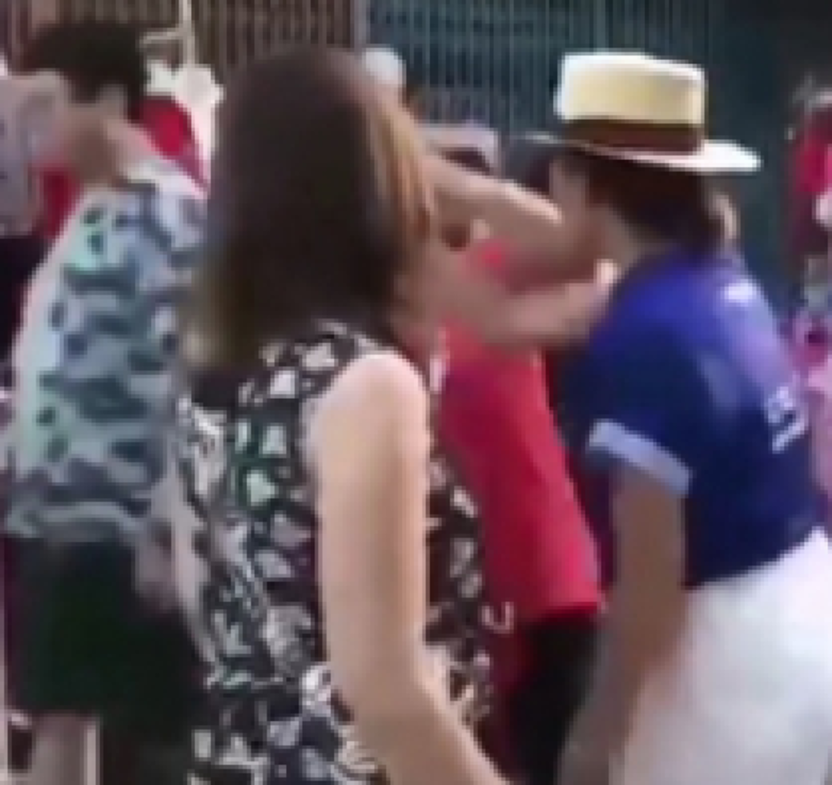 "ไฮโซสาวลำปาง"โผล่ขอโทษสังคม วู่วามเจอหน้าคู่อริปรี่ทำร้ายกลายเป็นคลิปฉาว