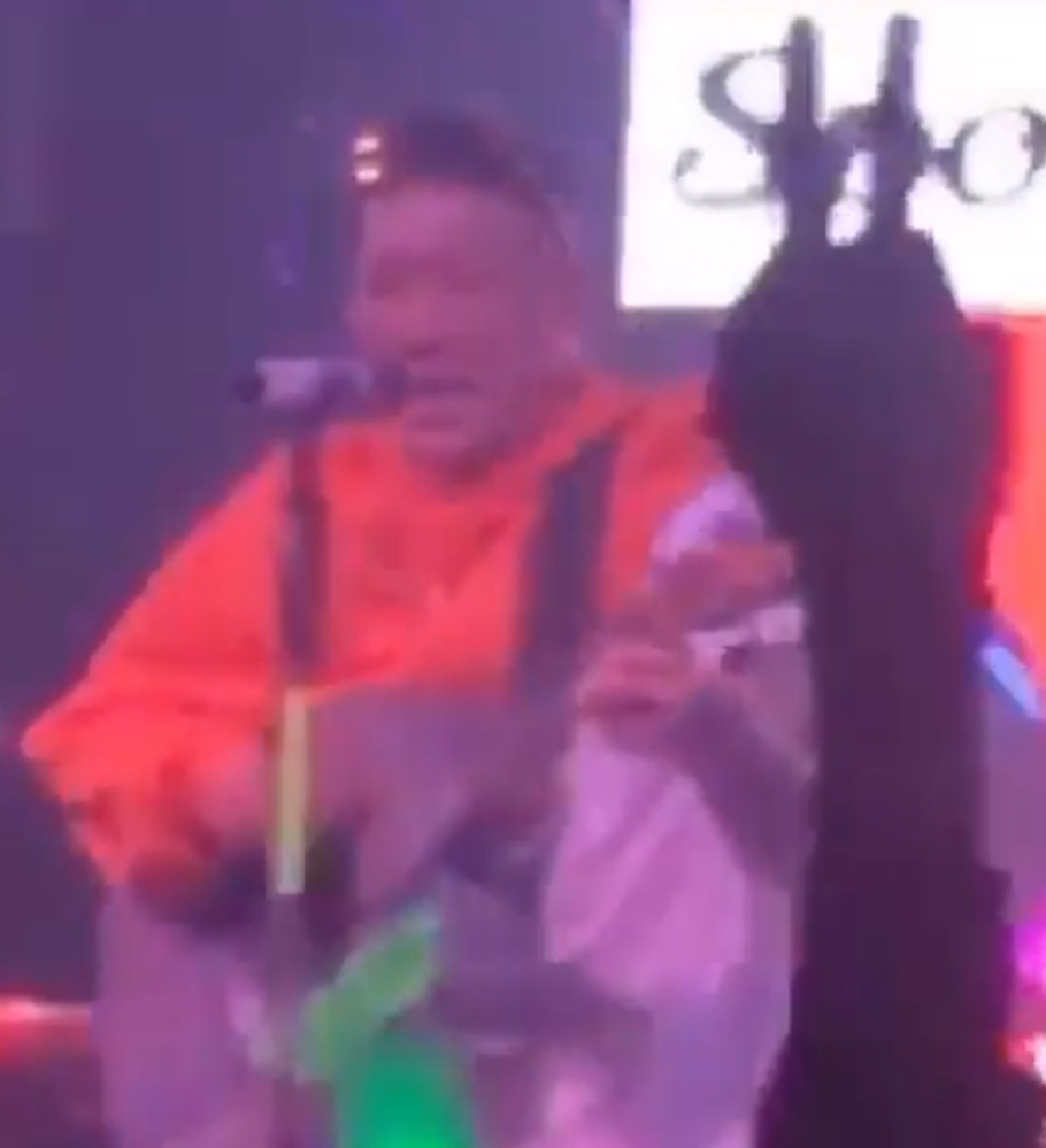 "แจ๊ส ชวนชื่น" สื่อความคิดถึงพ่อดม ผ่านรูปหัวใจสีดำ แฟนคลับน้ำตาซึม กลั้นใจร้องเพลงแทรกเสียงสะอื้น(คลิป)