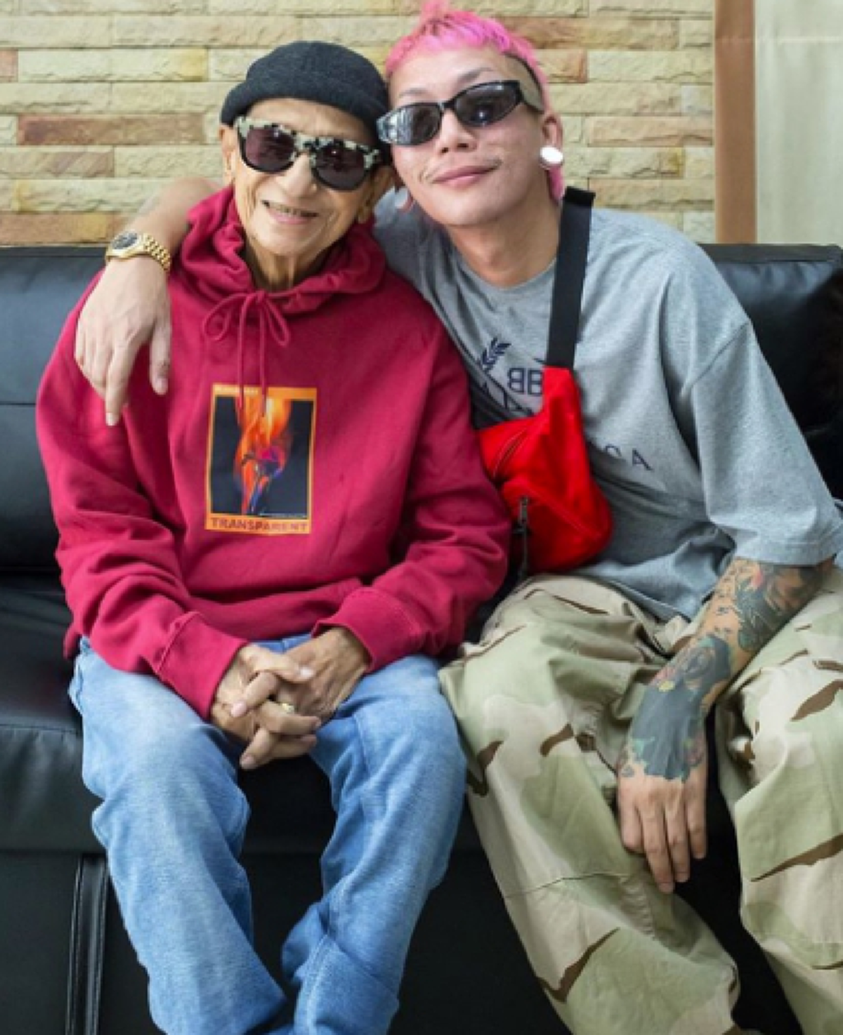 "แจ๊ส ชวนชื่น" สื่อความคิดถึงพ่อดม ผ่านรูปหัวใจสีดำ แฟนคลับน้ำตาซึม กลั้นใจร้องเพลงแทรกเสียงสะอื้น(คลิป)