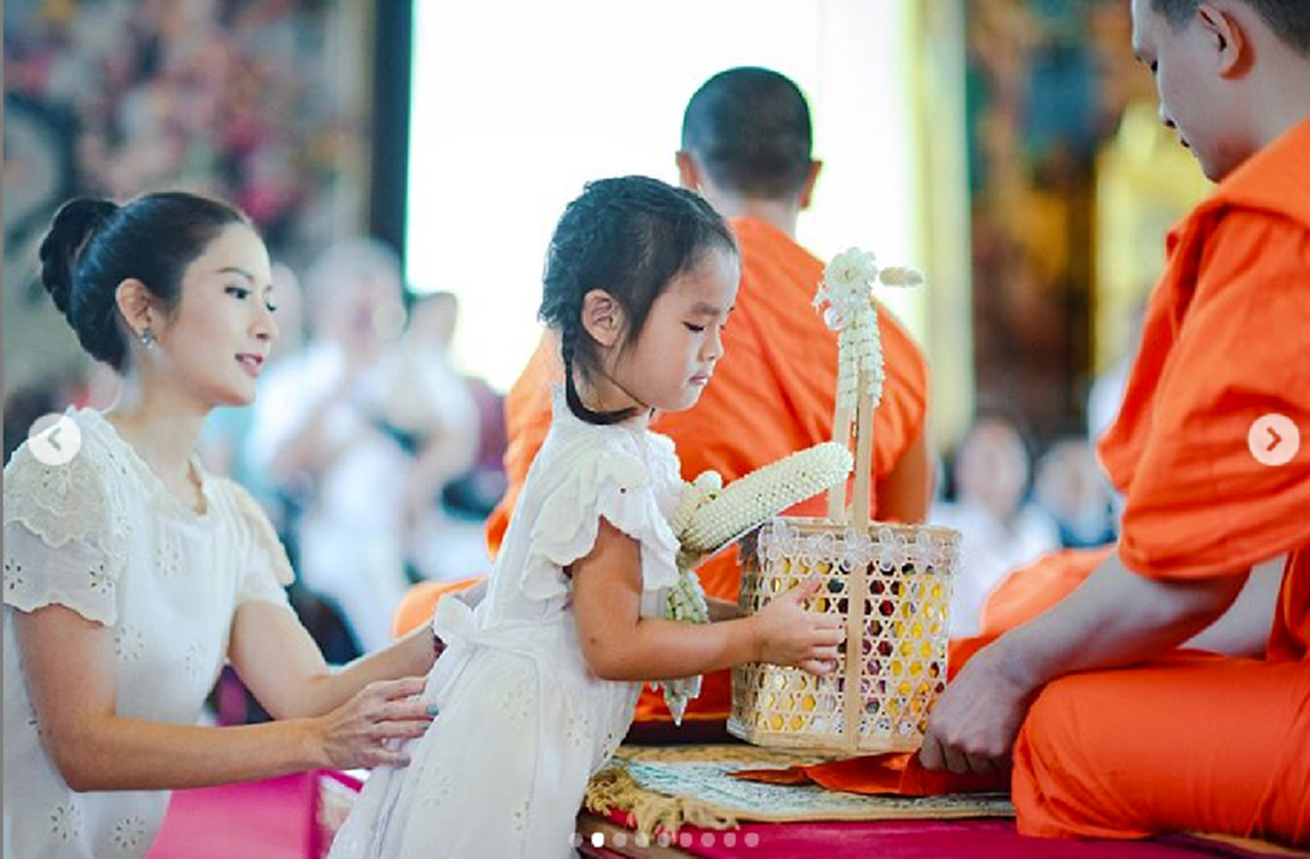 สงกรานต์หอบเค้กปาร์ตี้วันเกิดย้อนหลังกับน้องปีใหม่ (คลิป)