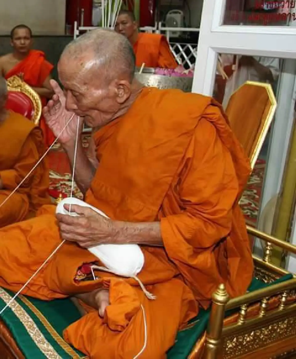 ๑๐๐ ปี ชาตกาล!! "หลวงปู่กาหลง เขี้ยวแก้ว" เปิดตำนาน "วิชาพระลักษมณ์หน้าทอง" เสน่ห์เมตตามหานิยม ที่ได้รับถ่ายทอดโดยตรงจากครูโขนละครสมัย ร.๖!!