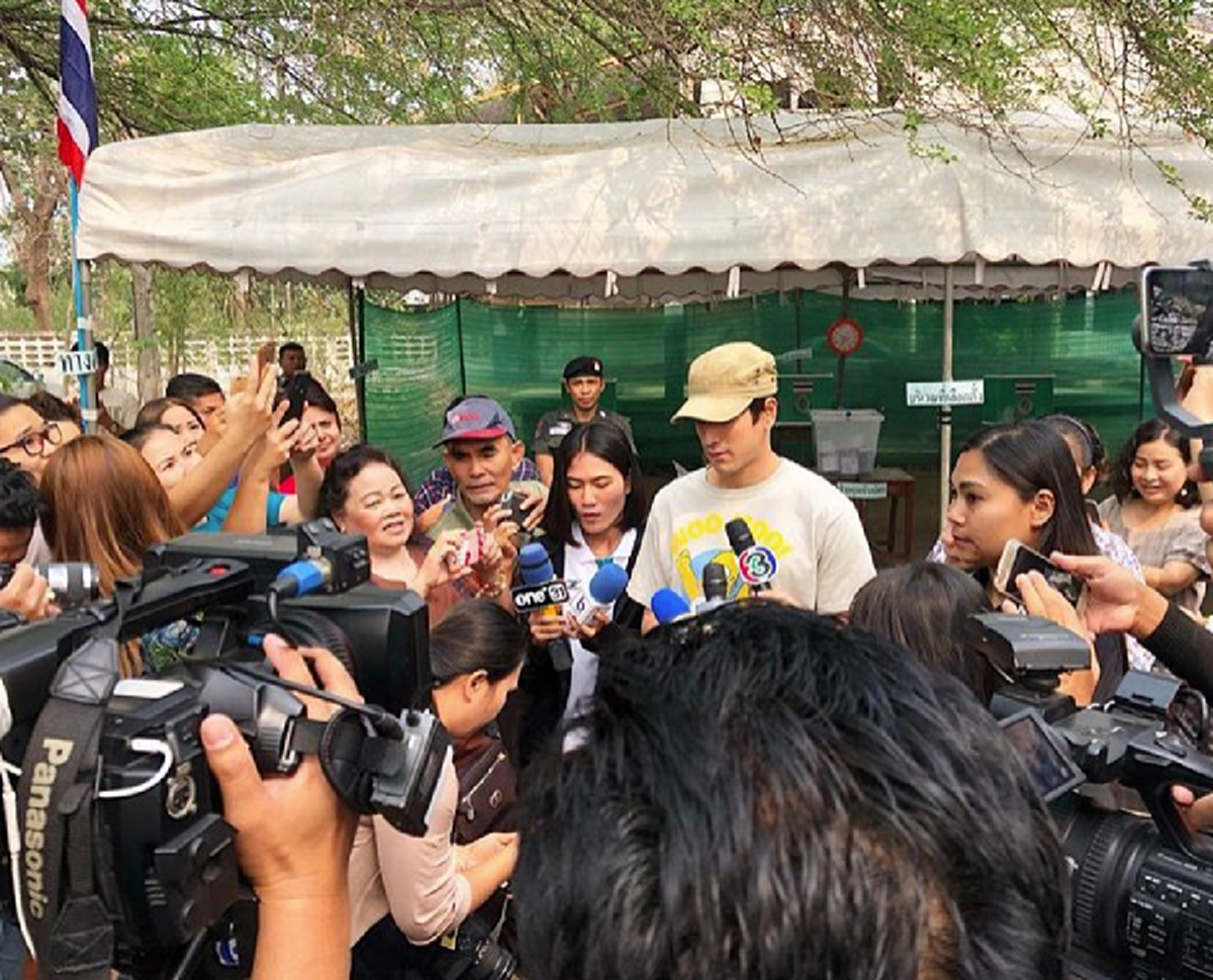 ณเดชน์-ญาญ่า ไปเลือกตั้งบอกลำดับที่ใช้สิทธิ์