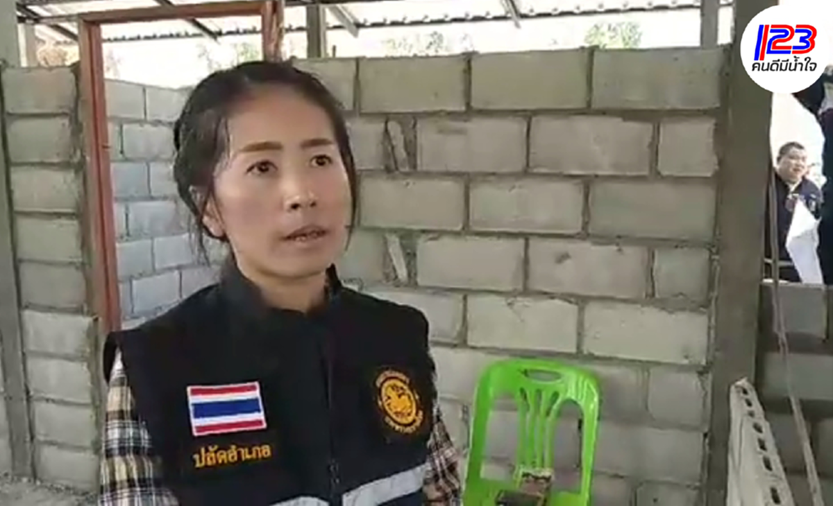 วอนช่วยเด็ก 14 เรียนดีแต่ยากจน รับจ้างหาเงินเรียนและดูแลพี่ชายที่พิการทางสมอง อาศัยอยู่กระท่อมเก่าทรุดโทรม พ่อแม่แยกทางกัน (มีคลิป)