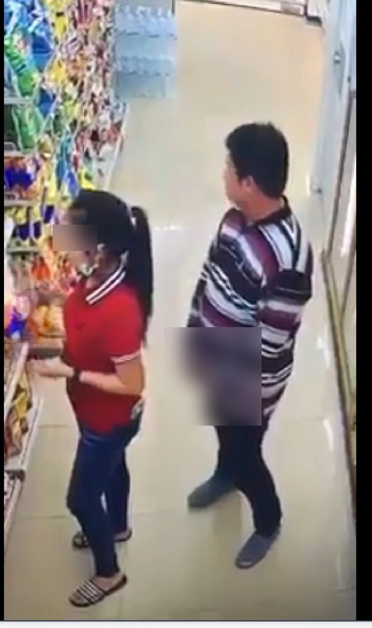 หนุ่มยืนสไลด์หนอน ใส่หลังสาว คาร้านสะดวกซื้อ
