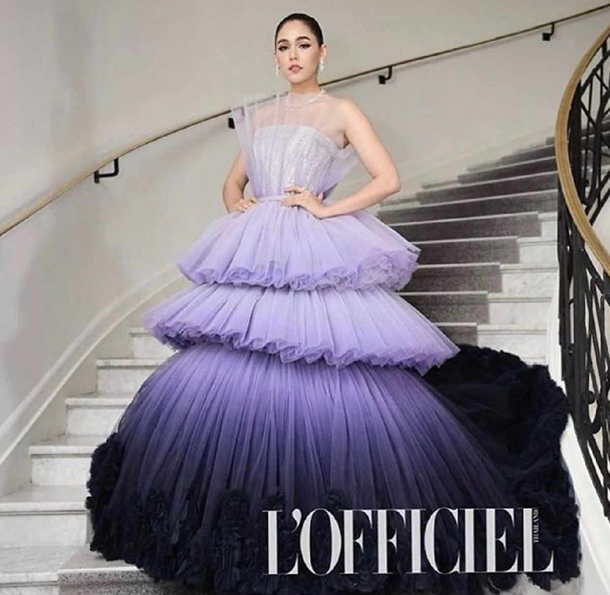 รวมชุดขนมชั้น ของ ชมพู่ อารยา ที่พรมแดงคานส์