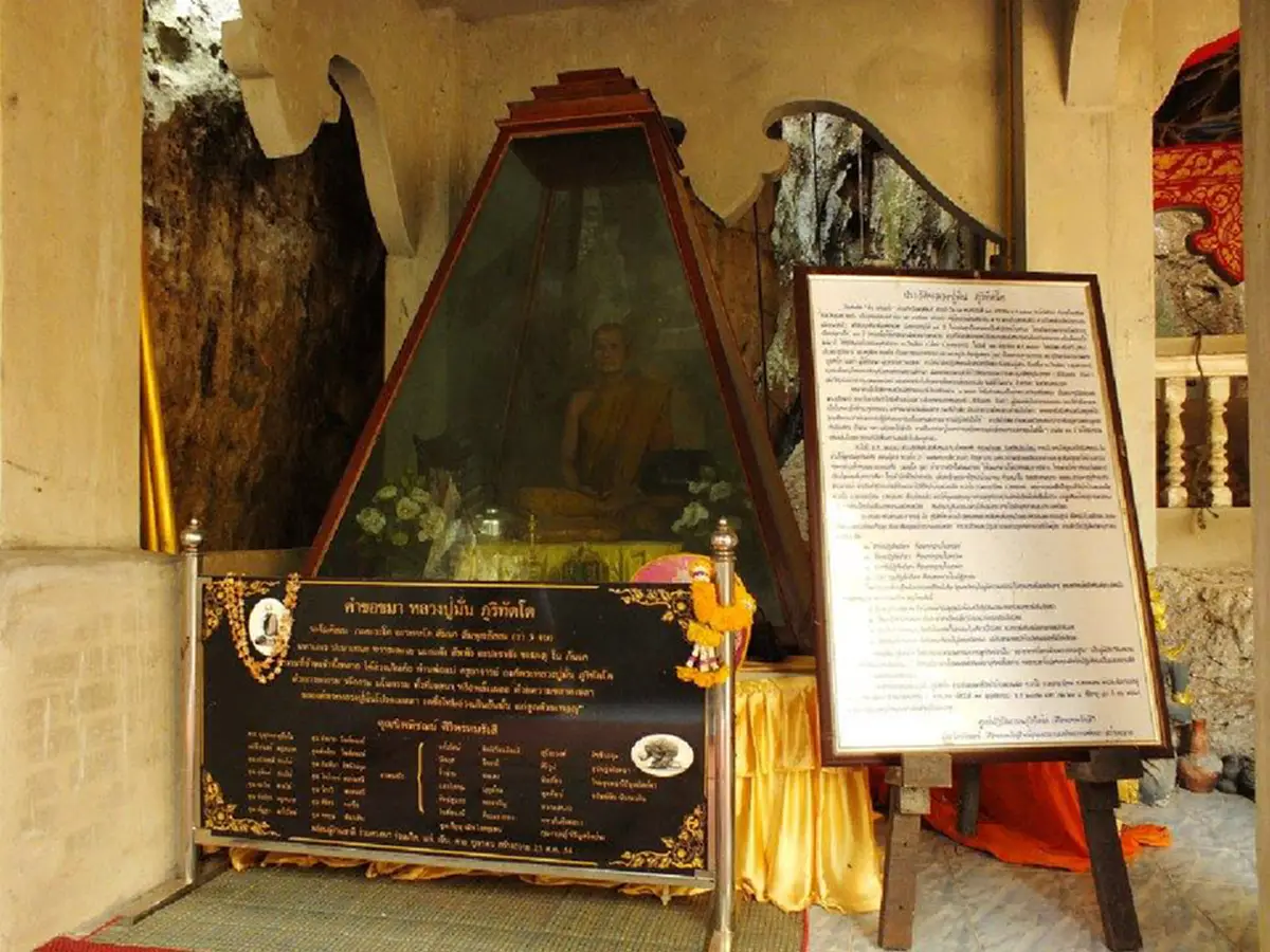 ดินแดนศักดิ์สิทธิ์! ถ้ำดอกคำ สถานที่บรรลุ อรหันต์ ของ หลวงปู่มั่น ภูริทัตโต พระอาจารย์ใหญ่แห่งกองทัพธรรมสายวัดป่า