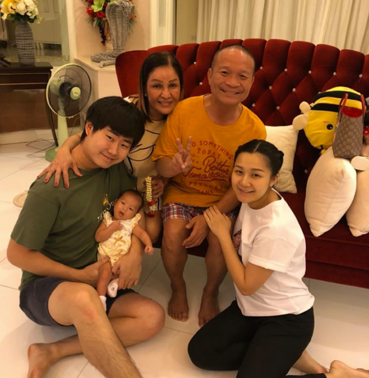 เอ็ม บุษราคัม ลูกสาว หม่ำ จ๊กมก โพสต์ซึ้ง ถึงครอบครัว ชีวิตเคยลำบากกว่าจะมีวันนี้