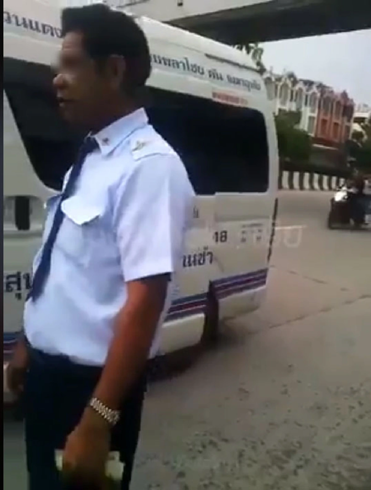 ลุงหัวเสีย รถตู้รับผู้โดยสารเกินกำหนด ก่อนขอลงกลางทาง