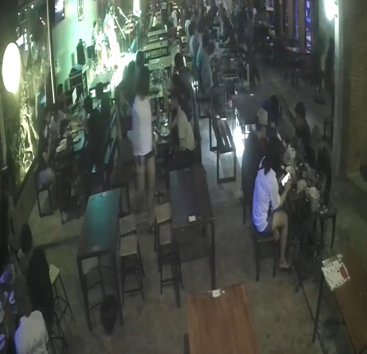 4 สาวหายยกโต๊ะ ร้านประกาศตามหา