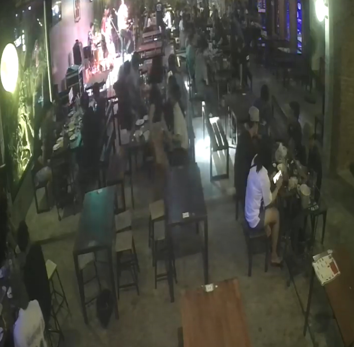 4 สาวหายยกโต๊ะ ร้านอาหารดั้ง เมืองระยอง ตามหา