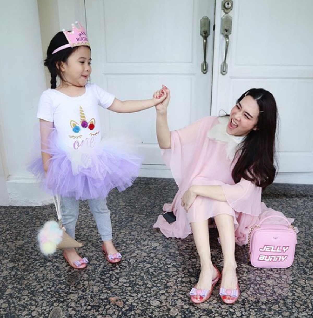 เบนซ์ พรชิตา โพสต์ภาพย้อนความหลัง แต่ละคนดีกรีตัวท็อปของวงการ