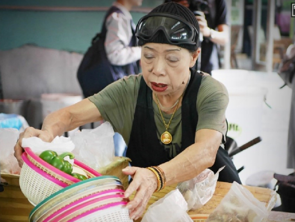 ชาวเน็ต รีวิวร้านเจ๊ไฝ ลั่น รสชาติอาหารธรรมดามาก