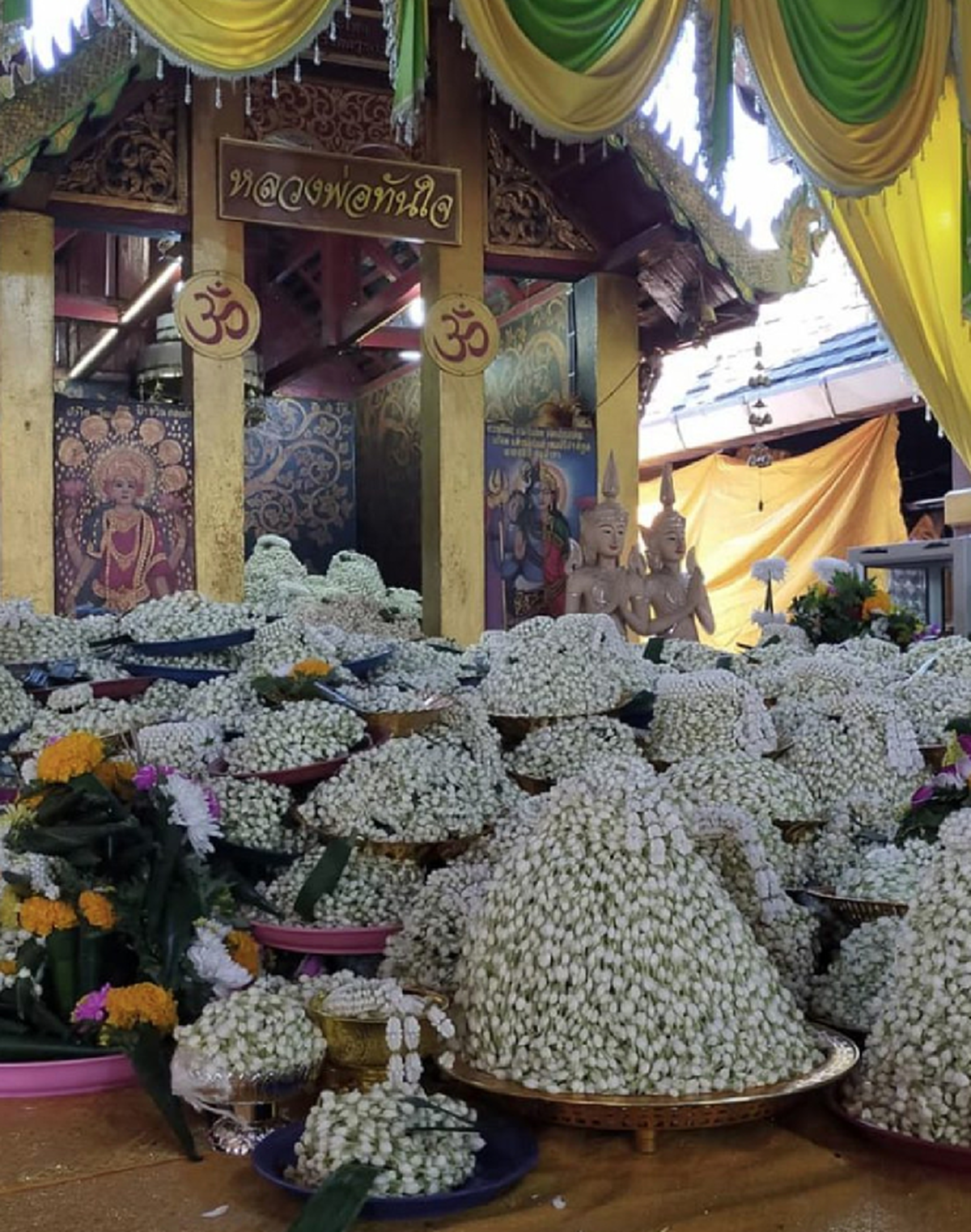 หนุ่มโพสต์เดินทางไปไหว้หลวงพ่อทันใจ ก่อนฝันเห็นผู้หญิงหยิบลอตเตอรี่ให้เลขเดียวกับทะเบียนรถ