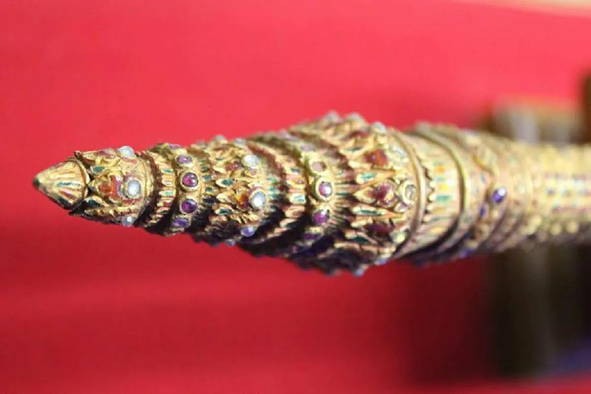 สวยงามแต่แฝงไปด้วยความศักดิ์สิทธิ์!! "พระแสงราชศัสตรา" ประจำจ.พิษณุโลก ที่พระพุทธเจ้าหลวง พระราชทาน เมื่อ ร.ศ.๑๒๐ ล้ำค่าเหนือกาลเวลาที่สุด!!