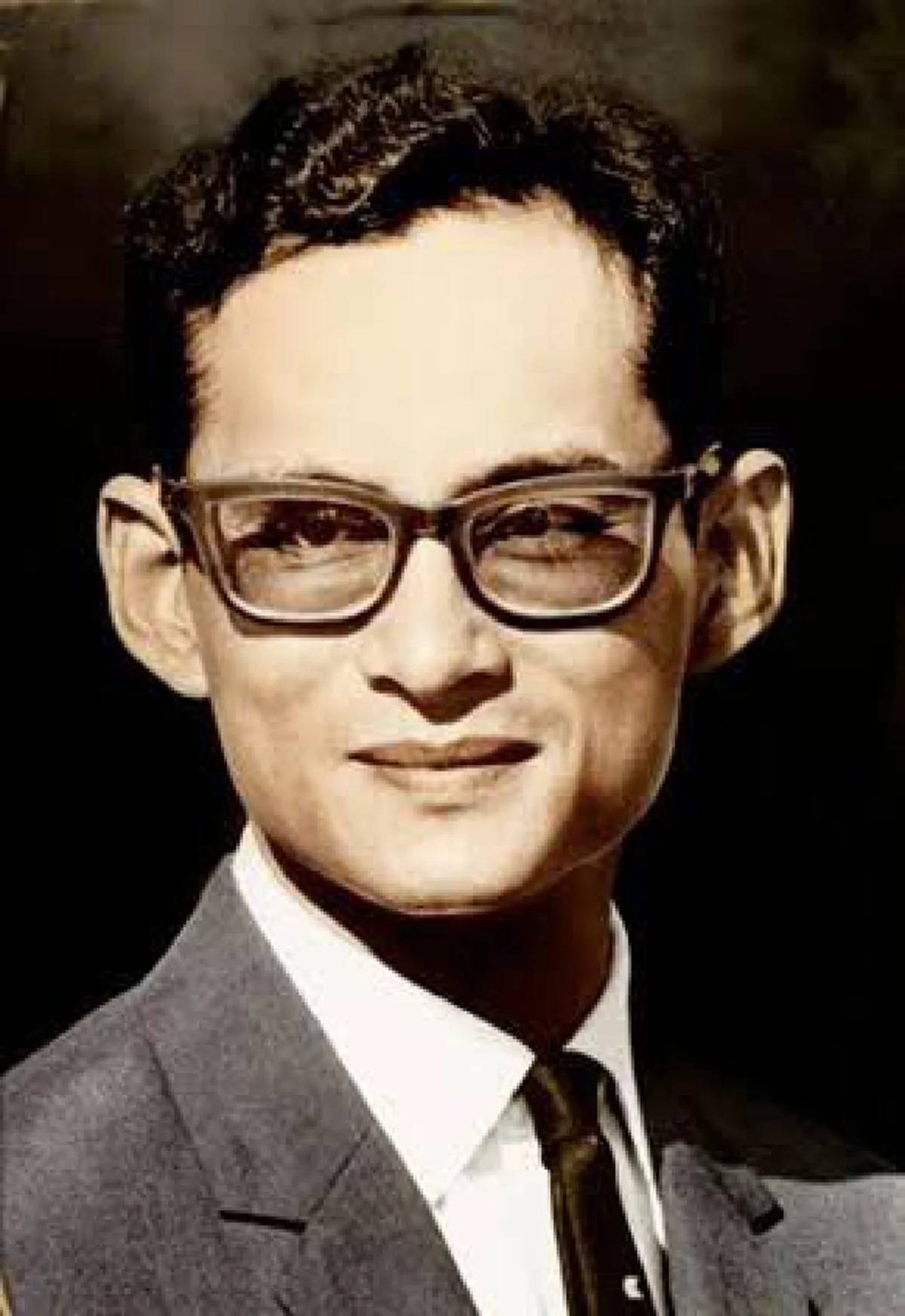 น้อยคนนักที่จะรู้!! พระนามแรกประสูติ ของ "ในหลวงรัชกาลที่ 9" และความเป็นมาแต่ละพระนาม