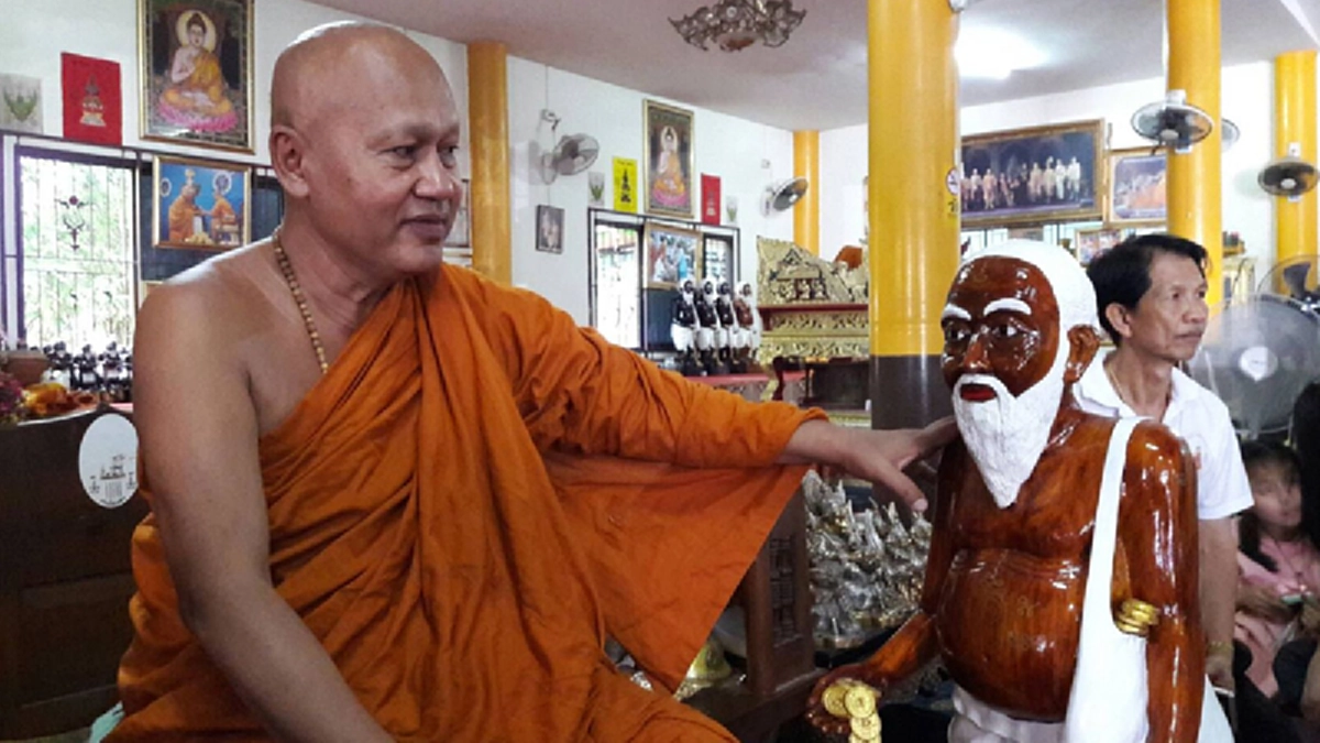 มิตซูโอะ “บอกเพราะศรัทธาในตัวพระอาจารย์แดง...จึงต้องบินมาขอลงนะหน้าทอง  พร้อมบูชาปู่ชูชกไปเสริมกำลังใจทำธุรกิจ!!!